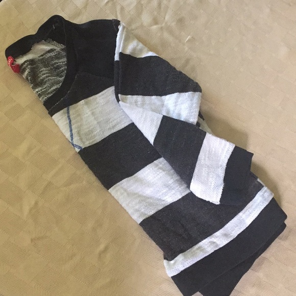 Black and white crop - Picture 1 of 1